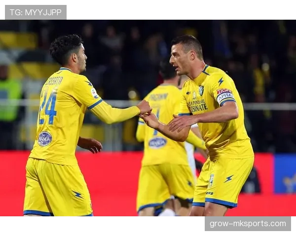 新赛季揭幕战打响，各队蓄势待发，球迷翘首以盼精彩对决