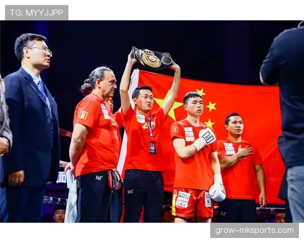 徐灿训练完直接去菜市场砍价，拳台下活得比谁都接地气